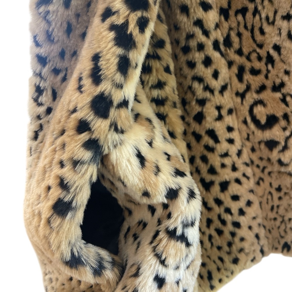 Kristen Blake medium reversible animal faux fur vest - Picture 8 of 8